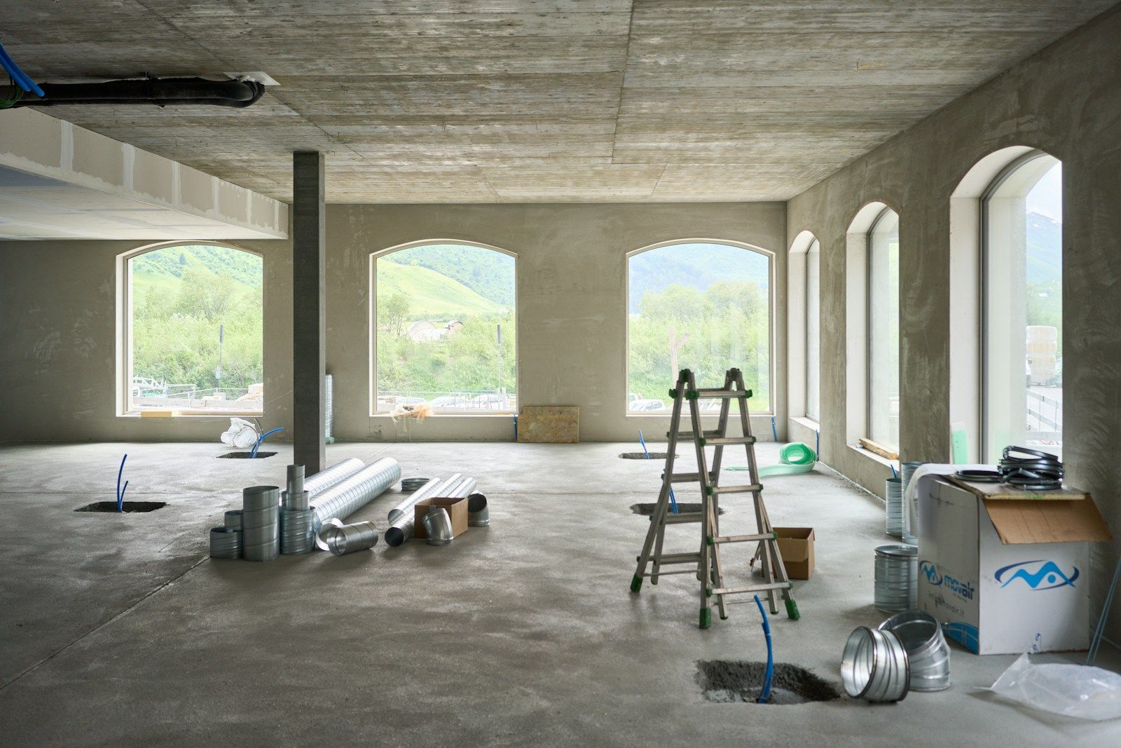 Im Altbau zeigt sich der wahre Zustand der Wände oft erst beim Freilegen.